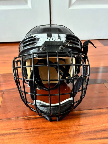 Medium Bauer HH4000 Helmet with FM 3000 Medium cage