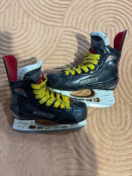 Youth Bauer Vapor X500 Hockey Skates Regular Width 13.5 (Used)