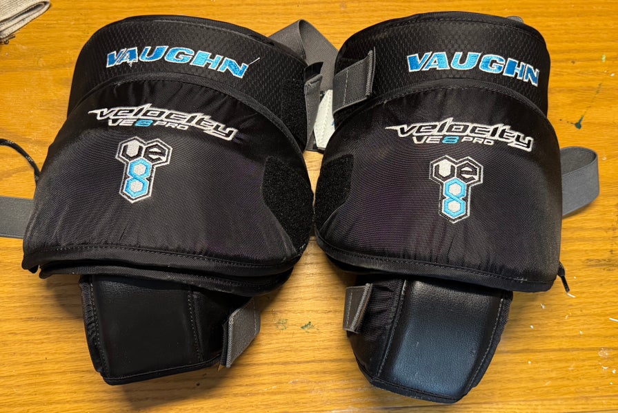 Vaughn VE8 Pro Knee Guards with belt.  (Used)