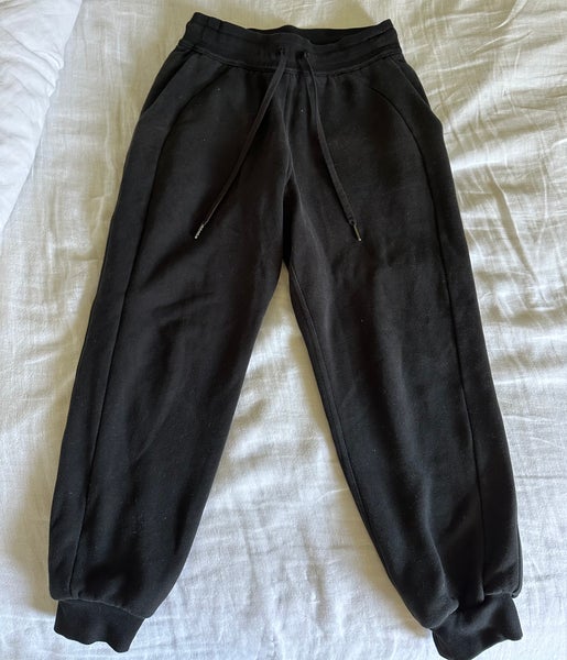 Lululemon women’s Black Jogger Sweatpants size 6