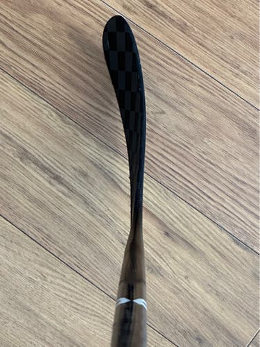Senior PRO VS Right Handed Hockey Stick (Used, 77 Flex, PRO29 ST: Laine Pro Curve)