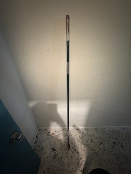 Senior Extra Lite Right Handed Hockey Stick P28 (New)