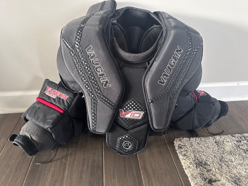 Small 2023 Vaughn V10 Pro Carbon Goalie Chest Protector (Used)