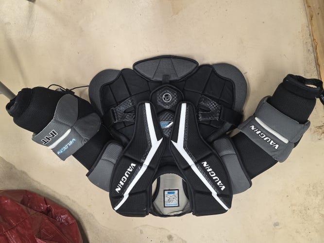 Extra Large Vaughn Velocity V9 Goalie Chest Protector (Used)