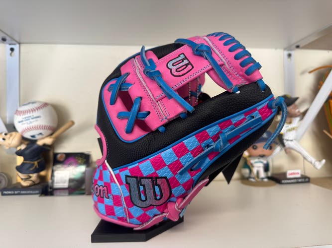 2025 Wilson A2000 Pottstown RH Infield Baseball Glove 11.5" (New)