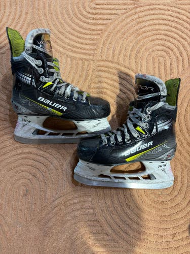 Junior Bauer Vapor X4 Hockey Skates Regular Width Size 2 (Used)