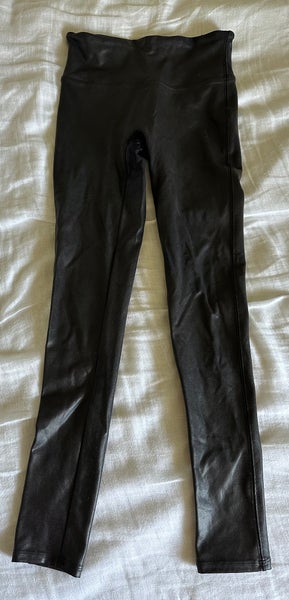 Black Lululemon shiny High-Waisted Leggings size 6