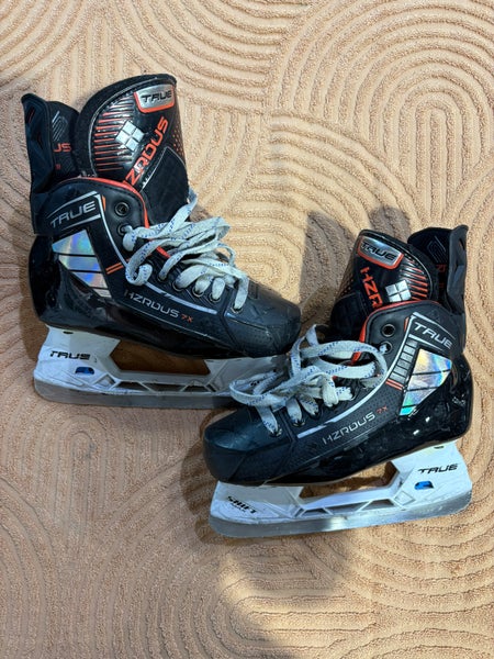 Junior True HZRDUS 7X Hockey Skates Regular Width Size 3.5 (Used)