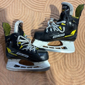 Junior Bauer Supreme M4 Hockey Skates Extra Wide Width Size 3 (Used)