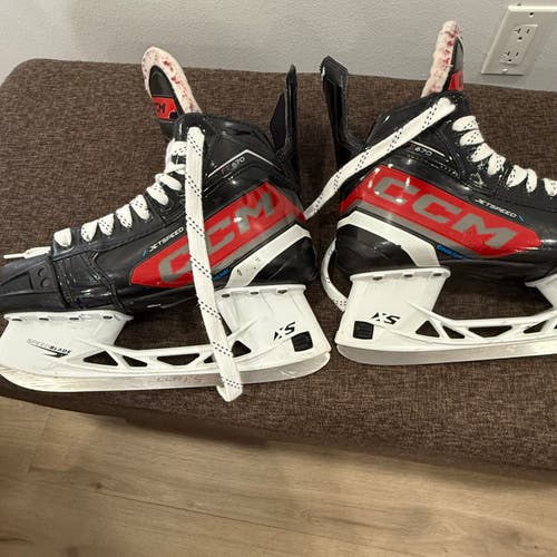 2024 CCM JetSpeed FT670 Hockey Skates Regular Width 8 (Used)