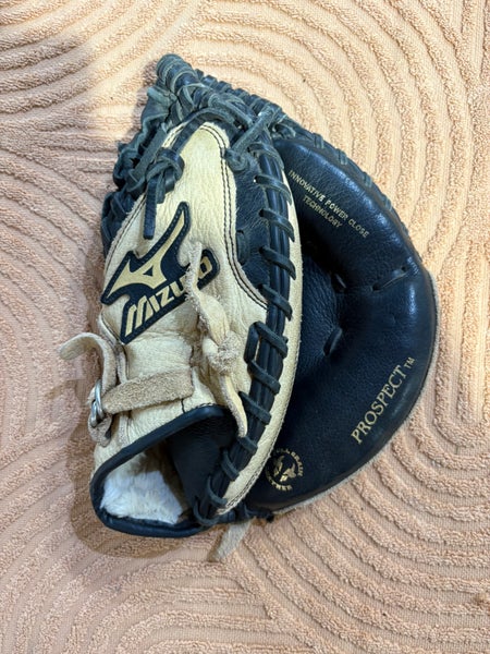 Mizuno Prospect Power Close RH Catcher's Baseball Glove 32.5" (Used)
