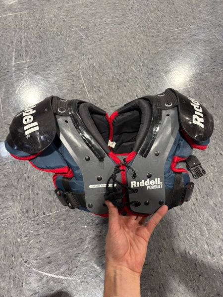 Small Youth Riddell Pursuit Shoulder Pads | 11-12" (Used)