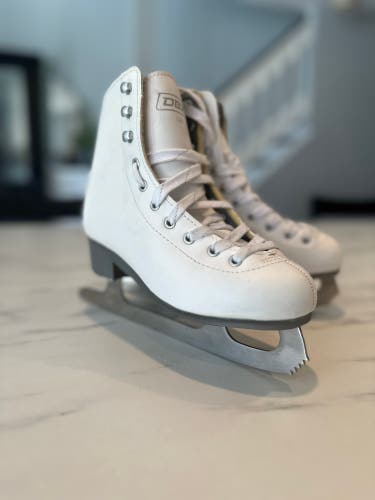 DBX Light-up Figure Skates Junior 3 (Used)