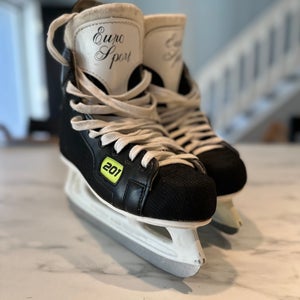 Euro Sport Hockey Skates Junior size 5 (Used)