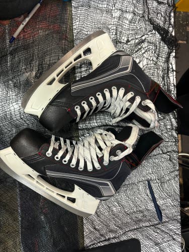 2017 Bauer Vapor X300 Hockey Skates Regular Width 8 (Used)