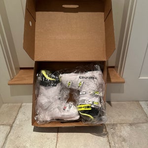 BRAND NEW 24/24.5 Kid's HEAD Raptor 60 Ski Boots