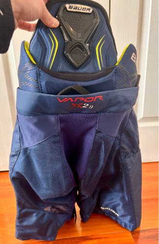 Men's Small Junior Bauer Vapor X2.9 Shoulder Pads (Used)