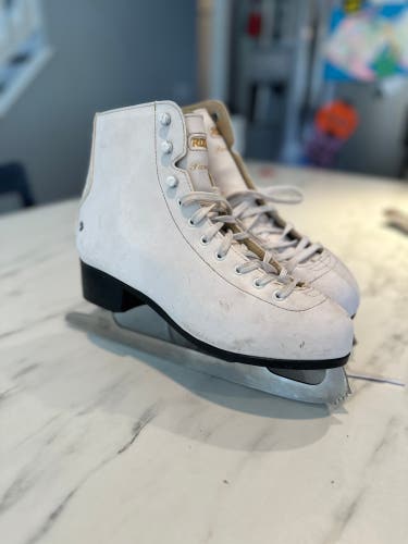 Roces Women’s Figure Skates – Size 9 (Used, Good Condition)