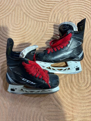 Junior CCM RibCor 76K Hockey Skates Regular Width Size 2.5 (Used)