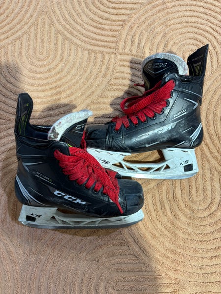 Junior CCM RibCor 76K Hockey Skates Regular Width Size 2.5 (Used)