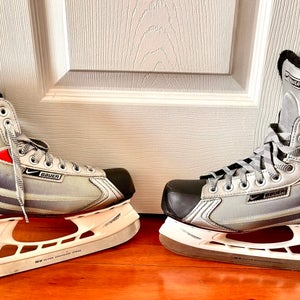 Bauer Hockey Skates Regular Width Size 5.5 (Used)