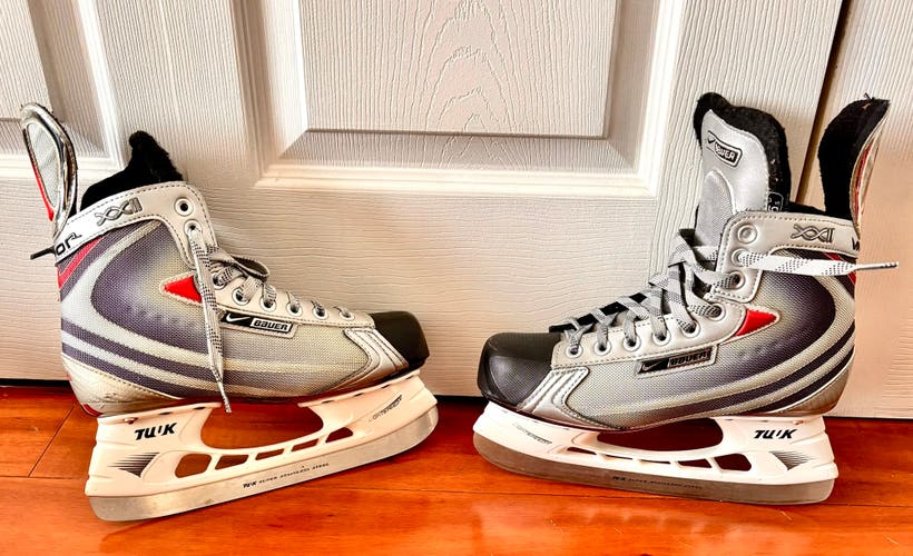 Bauer Hockey Skates Regular Width Size 5.5 (Used)