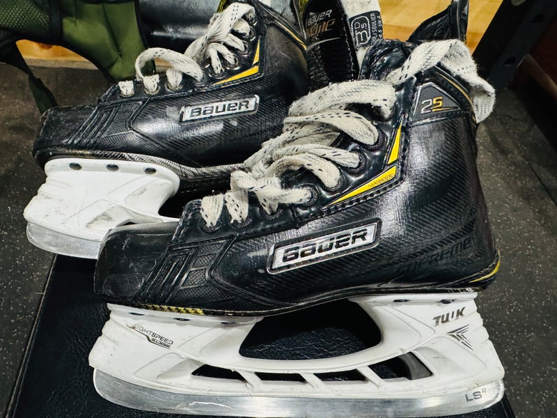 3.5 D Bauer Supreme 2S Hockey Skates Regular Width