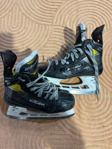 Intermediate Bauer Supreme 3S Pro Hockey Skates Size 4.5 Fit 1 (Used)