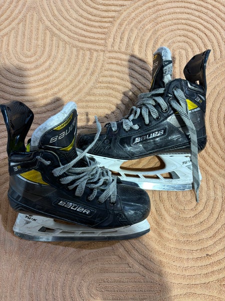 Intermediate Bauer Supreme 3S Pro Hockey Skates Size 4.5 Fit 1 (Used)