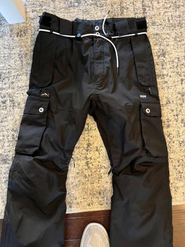 Dope Snow Iconic Snowboard Pants - Black Men's Adult Medium  (Used)