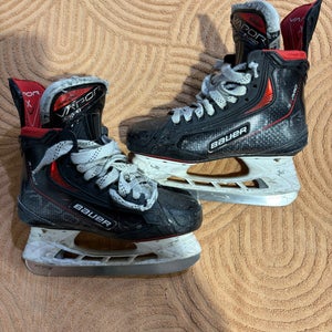 Intermediate Bauer Vapor 3X Pro Hockey Skates Size 4.5 (Used)