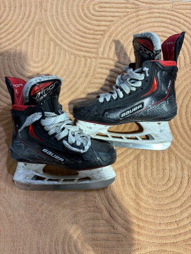 Intermediate Bauer Vapor 3X Pro Hockey Skates Size 4.5 (Used)