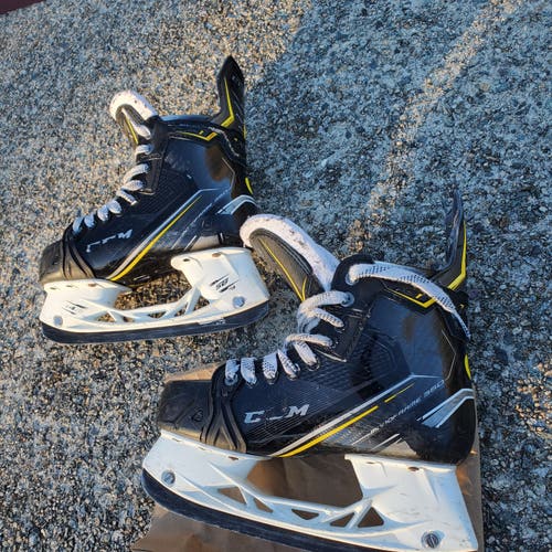 CCM Super Tacks AS1 Hockey Skates Regular Width Size 4 (Used)