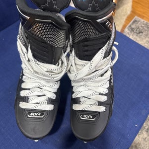 2024 True Catalyst 9X4 Hockey Skates Wide Width 9 (New)