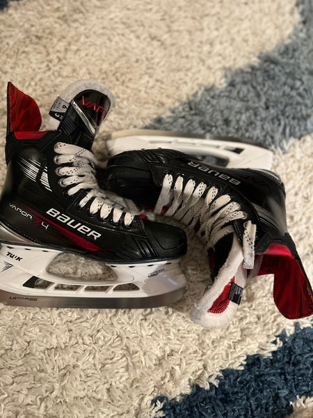 2023 Bauer Vapor X4 Hockey Skates Regular Width 6 (Like New)