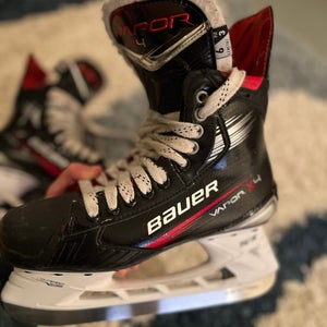 2023 Bauer Vapor X4 Hockey Skates Regular Width 6 (Used)
