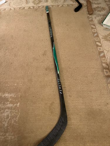 Custom Senior Bauer Vapor FlyLite Right Handed Hockey Stick P88 (Slightly used)