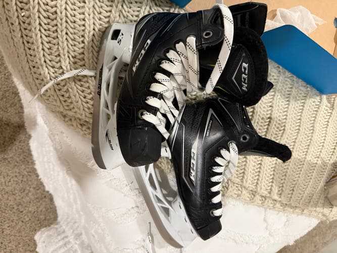 CCM RibCor Maxx Pro Hockey Skates Regular Width Size 1.5 (Used)