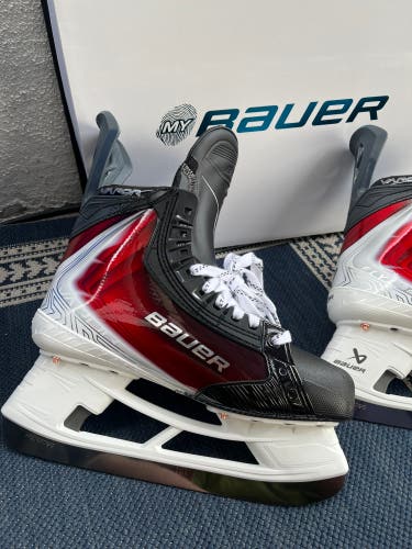 2025 custom Red Bauer Vapor Flylite Hockey Skates Wide Width 9.5 (New)