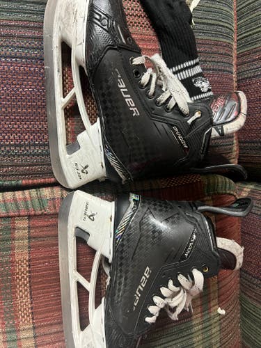 2024 Bauer Supreme Shadow Hockey Skates Regular Width 8 (Used)