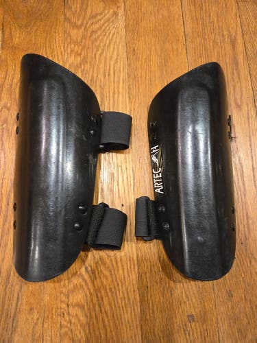 Forearm Guards Junior Size Fits All (Used)