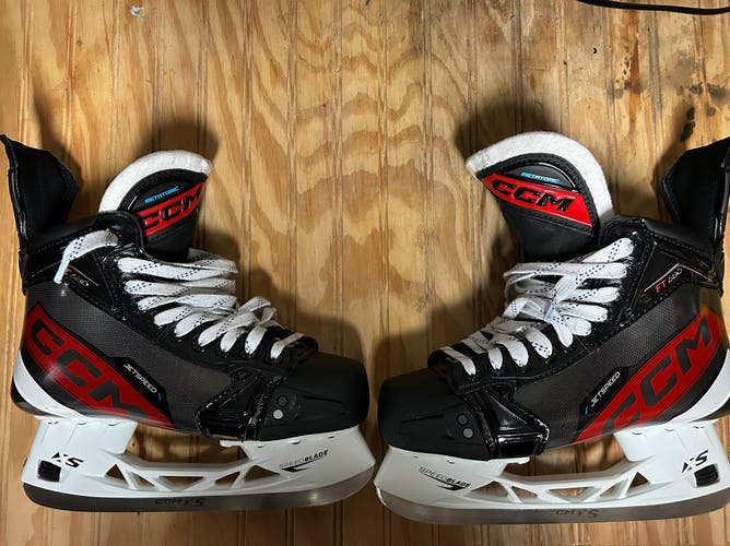 2023 CCM Jetspeed FT680 Hockey Skates Wide Width Size 6.5 (Used)