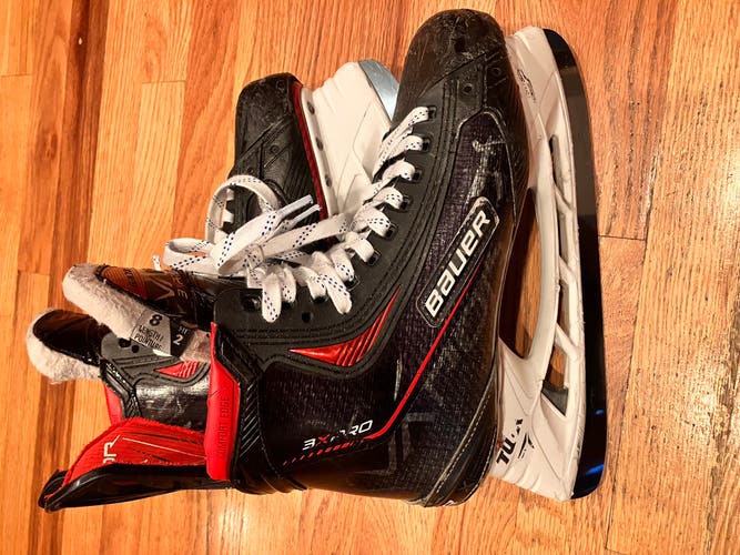 2021 Bauer Vapor 3X Pro Hockey Skates Regular Width 8 (Used)