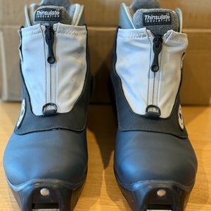 Women’s Size 6.5 Salomon SNS Profil Cross Country Ski Boots Like New Condition