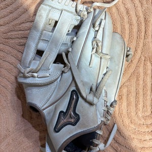 White Mizuno MVP Select RH Softball Glove 12" (Used)