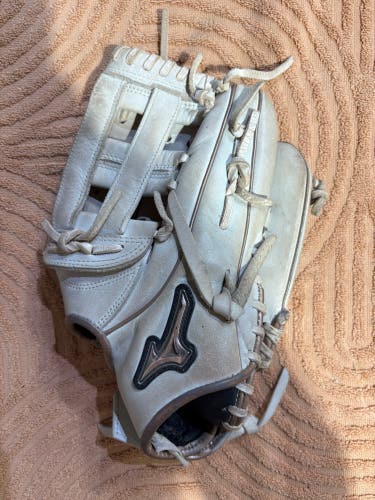 White Mizuno MVP Select RH Softball Glove 12" (Used)
