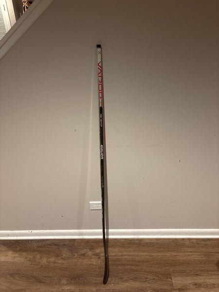 Intermediate Bauer Vapor Hyperlite Left Hand Hockey Stick P28 (Used)