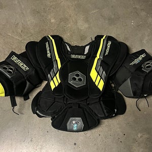 Medium Vaughn Velocity VE8 Int Goalie Chest Protector (Used)