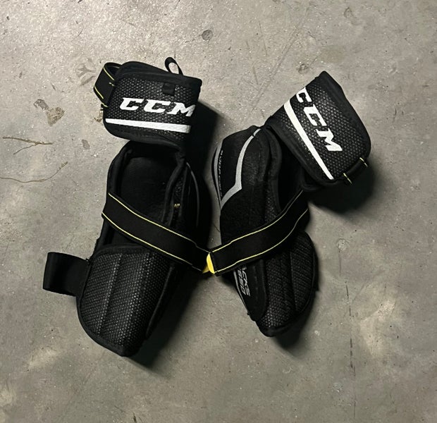 Junior Large CCM Tacks 9550 Elbow Pads (Used)