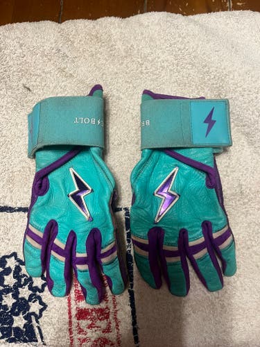 Bruce Bolt Youth Medium long cuff batting gloves (Used)